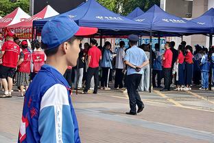 拜仁击败霍芬海姆，戴尔在看台上观战